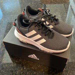 ADIDAS NWT Racer TR 2.0 Kids Shoes - Size US 2. Dark Grey / White Stripes